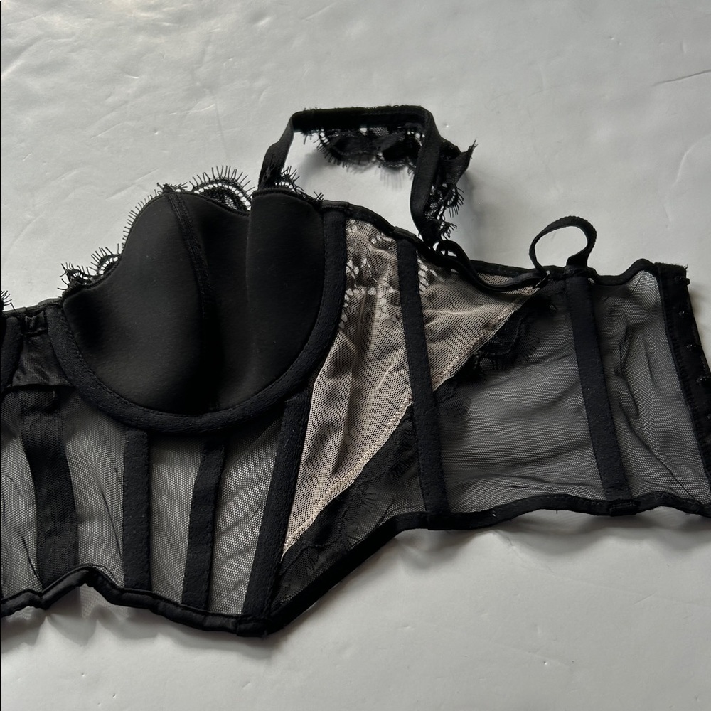 Victoria's Secret Black Lace Bustier Very Sexy Balconet Corset size 32D  RARE - Picture 4 of 7